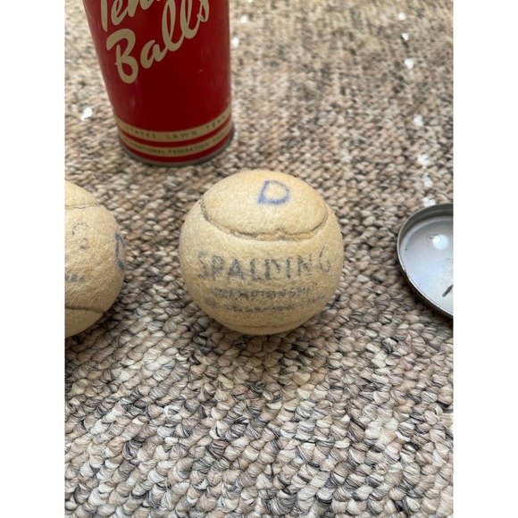 Vintage 1950s Spalding Championship Tennis Ball Tin with Two (2) Tennis Balls - Picture 14 of 16